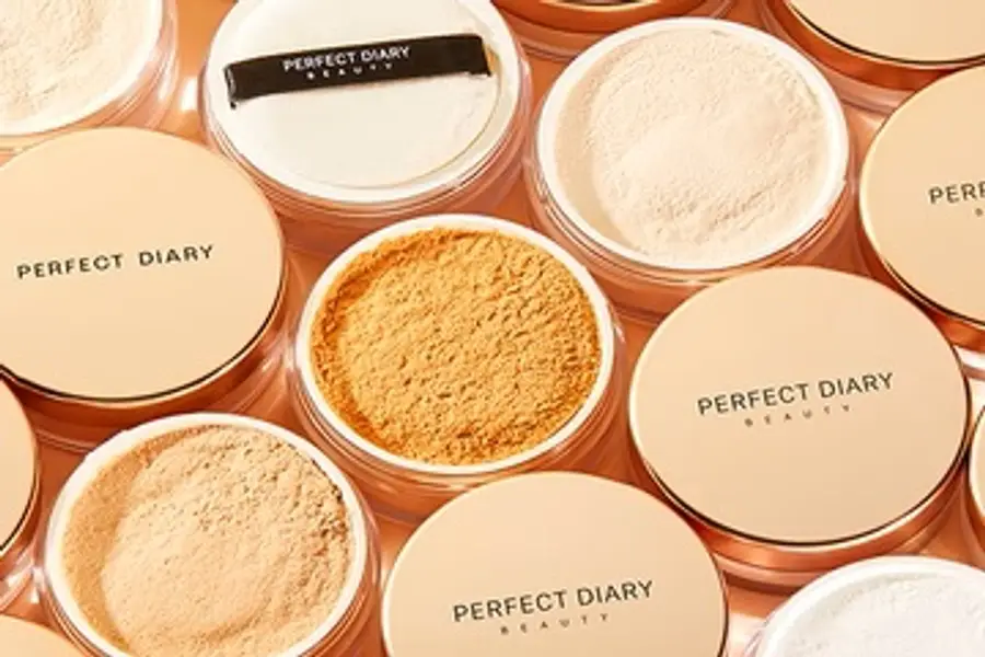 Perfect Diary makes makeup