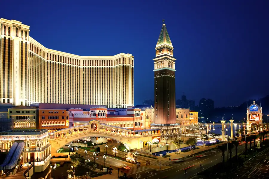 Sands China has reported a drop in quarterly profit