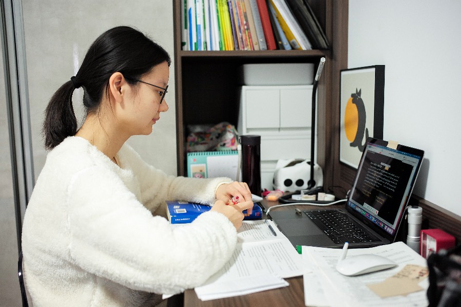 Fenbi takes defensive action after steep share slide