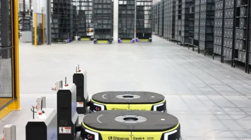 Geekplus makes robots