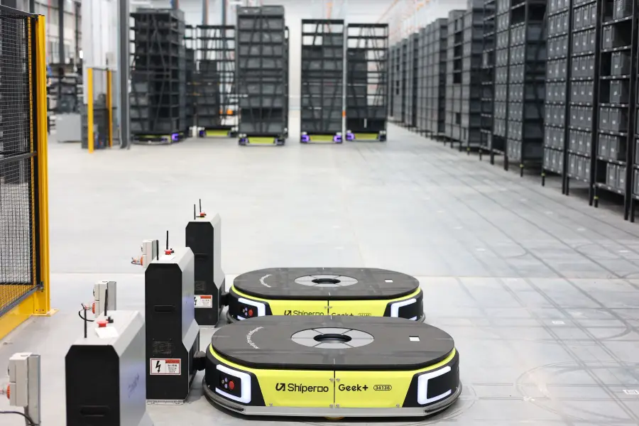 Geekplus makes robots