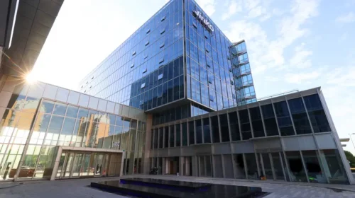 JinkoSolar makes solar modules