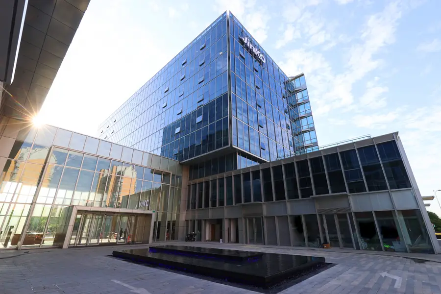 JinkoSolar makes solar modules