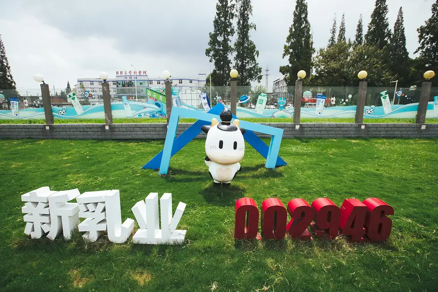 Can New Hope overcome Mengniu and catch up with Yili