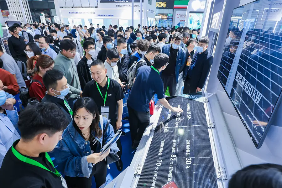 JinkoSolar makes solar panels