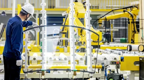 Foreign exchange losses drag down Fuyao's earnings, while smart glass still awaits volume growth